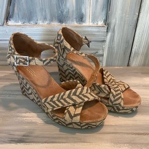 TOMS wedge platforms, strappy, size 9, like New!!!